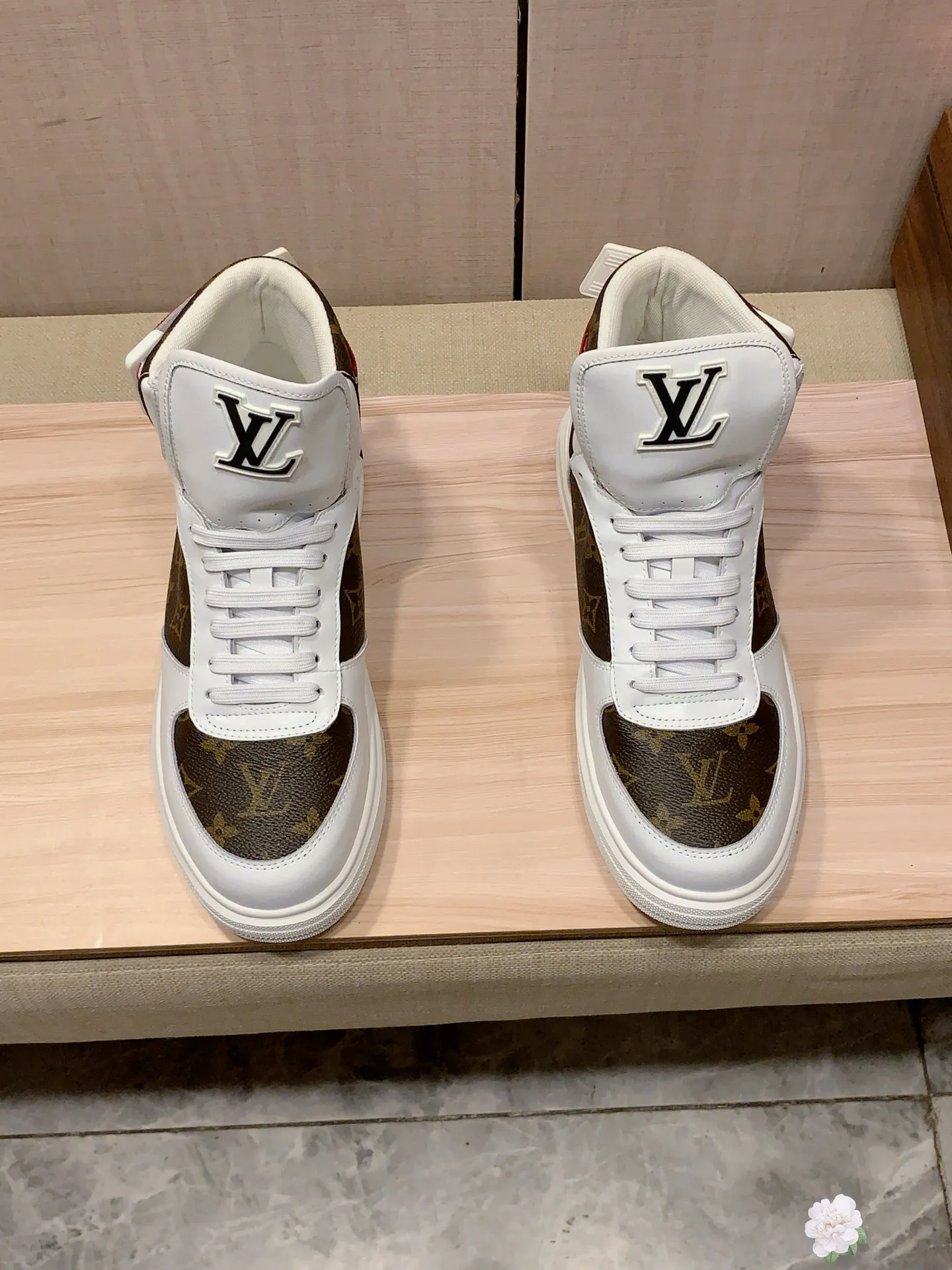 High-top men's shoes 💰442💰💰🎩🎩[Lightning][Lightning] "LV*" latest • popular casual shoes, top brand [seduce] luxury~purchase, top~quality. [Strong] The upper is made of imported breathable cowhide with fabric material ➕ Breathable sheepskin feet (•) and fine workmanship. The original stylish and stylish soft rubber wear-resistant and non-slip outsole is light and comfortable on the feet. The real thing looks better when taken in real life. 111: code: 38-44, 2️⃣ colors selected